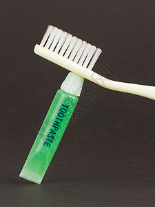 安逸生活下口腔衛(wèi)生用品的演進(jìn)與當(dāng)代選擇